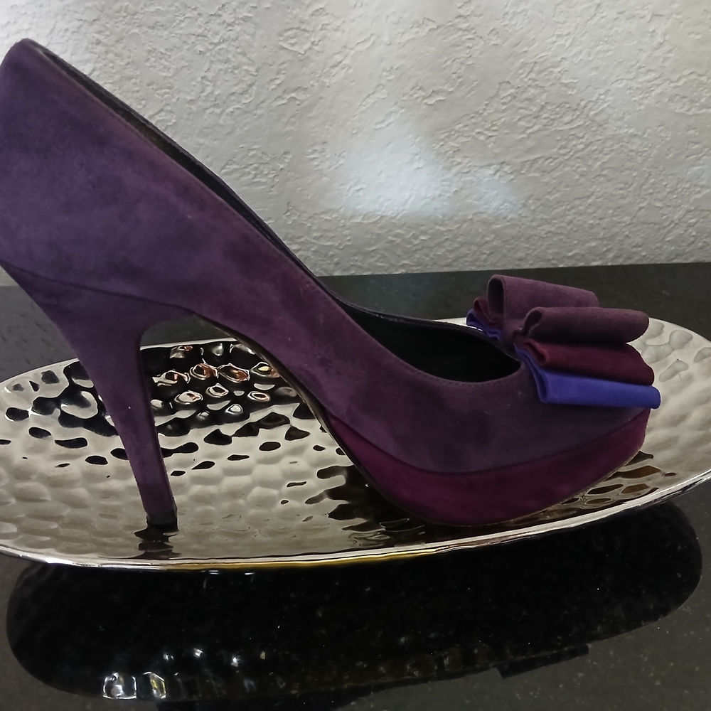 Stunning Purple Suede Bow Heels by Stuart Weitzman – Elegant Statement Pumps - Picture 10 of 16